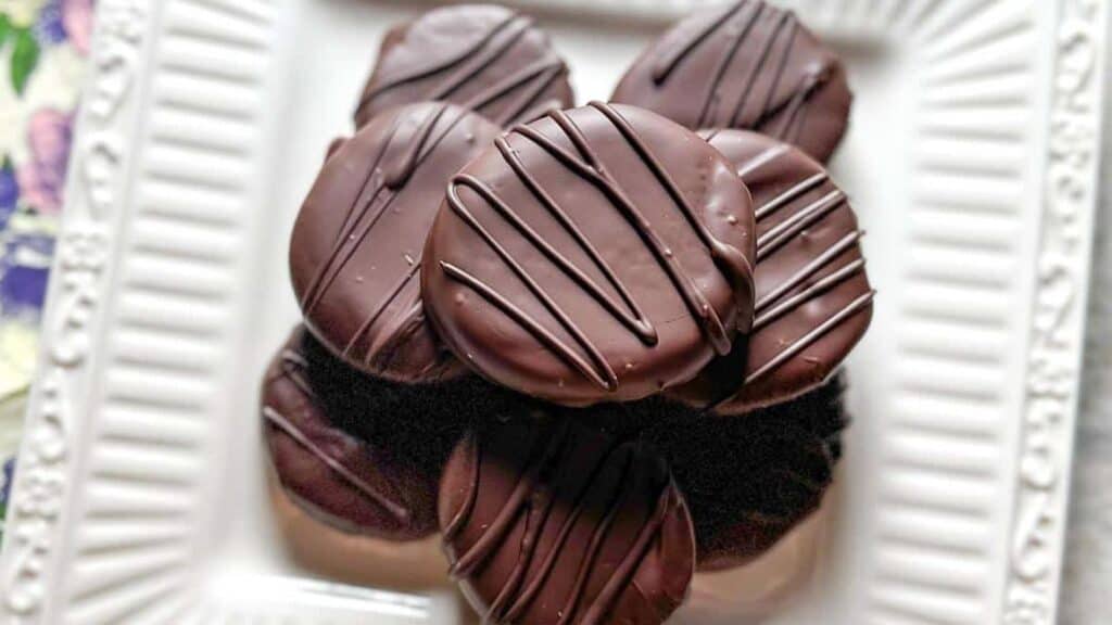 closeup-of-Low-FODMAP-Thin-Mint-Cookies-piled-on-square-white-plate.