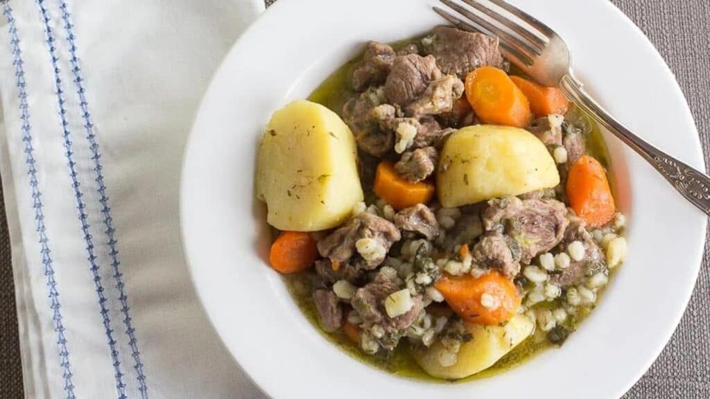 Low-FODMAP-Irish-Lamb-Stew-with-barley-in-white-bowl-on-taupe-tablecloth.
