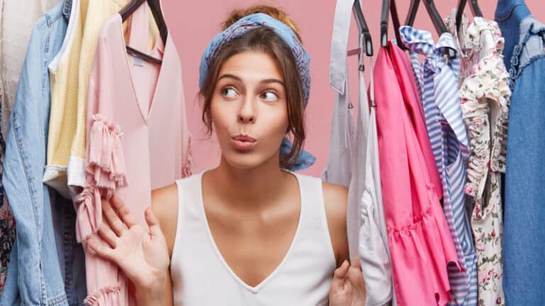13 Things a Man Should Never Give a Woman, No Matter How Long Together