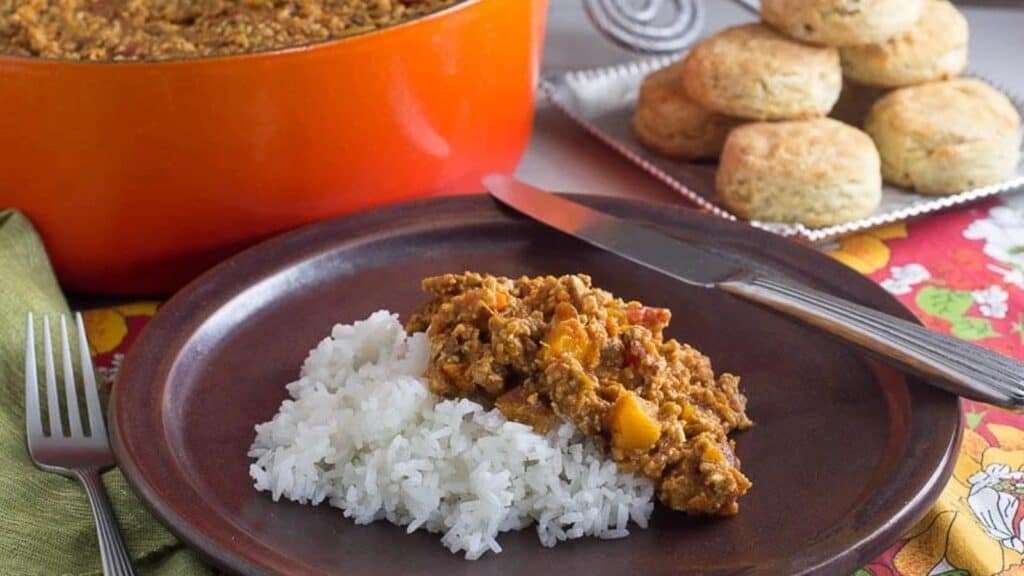 low-FODMAP-vegan-tempeh-chili-with-butternut-squash-on-brown-plate-with-rice.