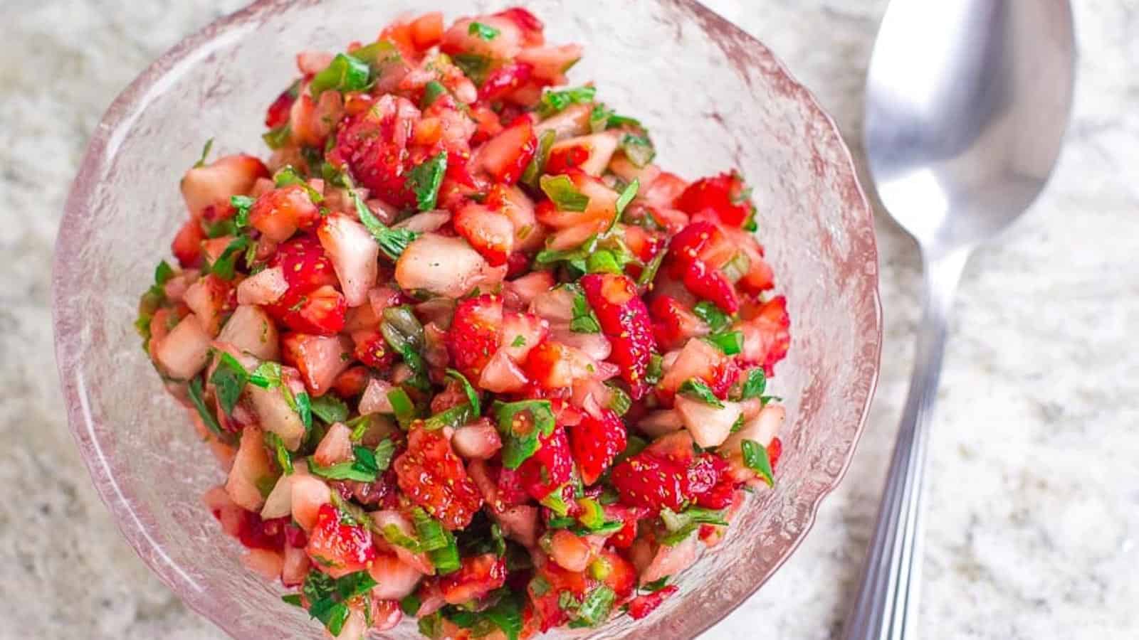 overhead-strawberry-salsa-in-glass-dish.