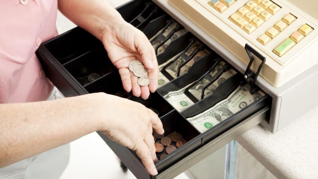 Change in cash drawer.