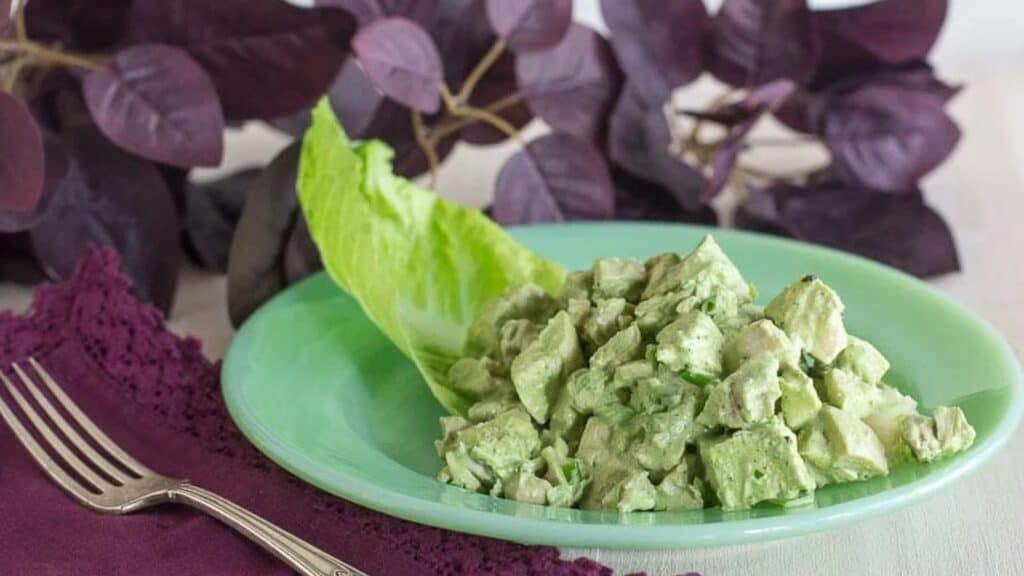 Low-FODMAP-Green-Goddess-Chicken-Salad-on-green-plate-with-romaine-lettuce.