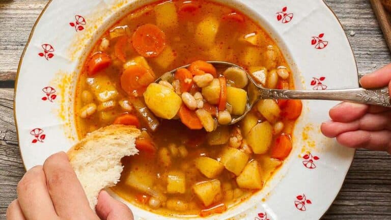 Vegan-Goulash-Hungarian-Bean-Goulash-Authentic-FEATURE.