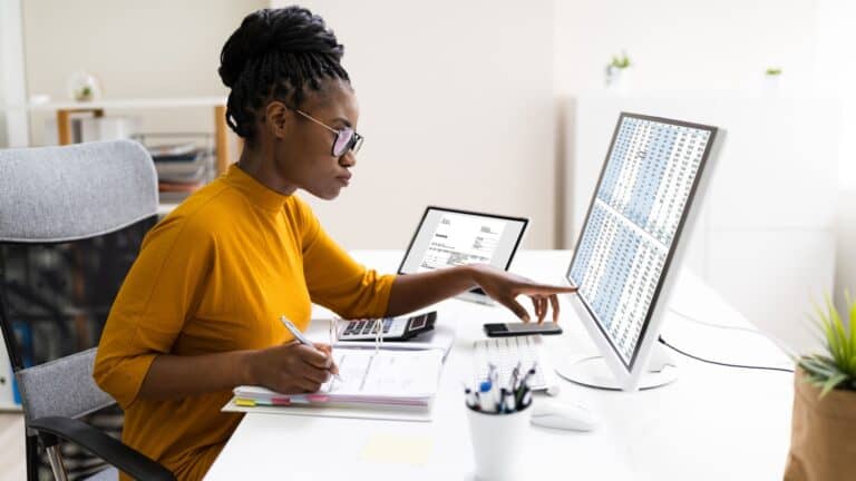12 Places Where Isolated Women Find Community Online