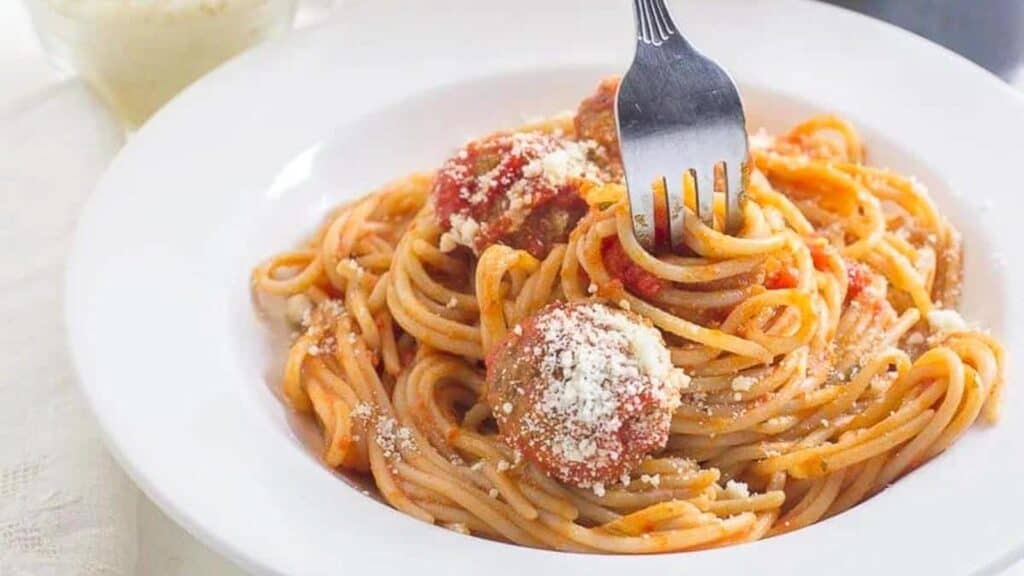 fork-twirling-in-spaghetti-meatballs-in-a-white-bowl.