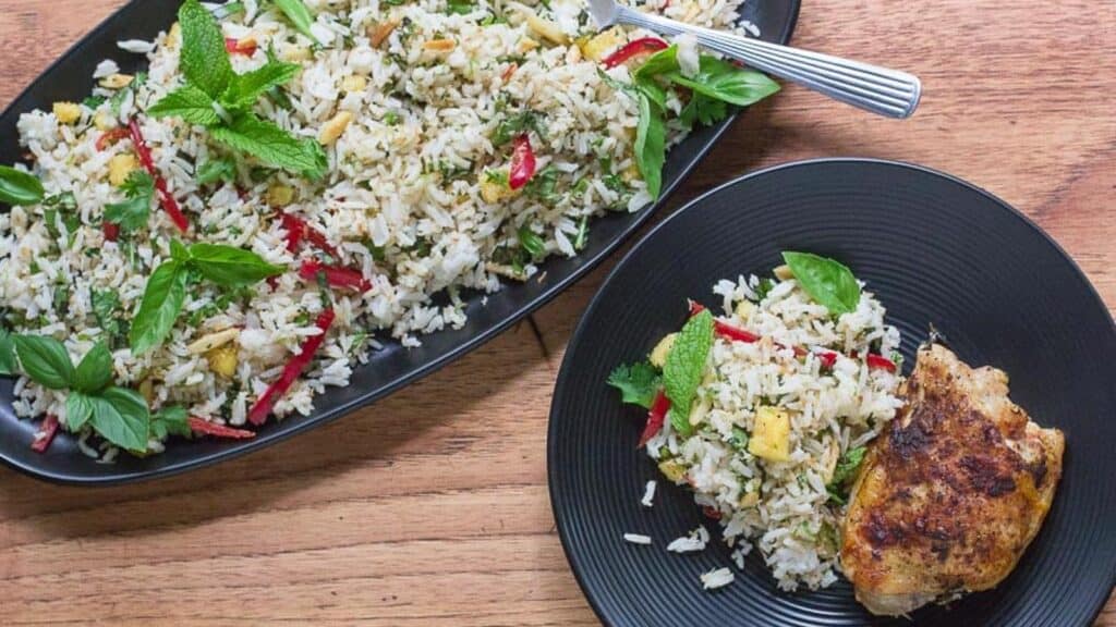 low-fodmap-coconut-rice-salad-plated-with-roasted-chicken.