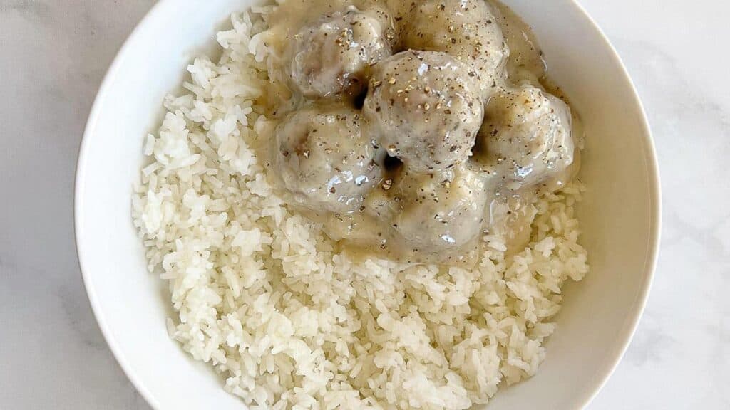 meatballs-and-rice-with-gravy.