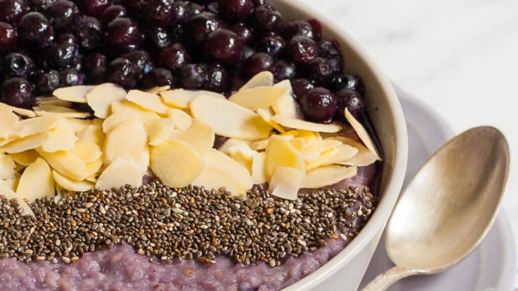 Blueberry-millet-porridge-for-breakfast-gluten-free-and-vegan-6.