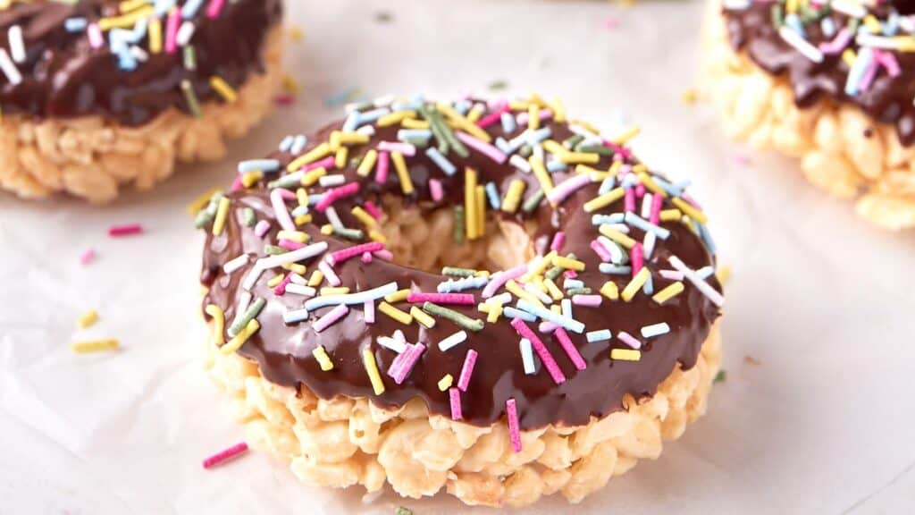 Donut-Shaped-Chocolate-Rice-Krispies-Treats-1.