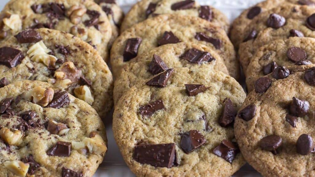 One-Bowl-Chocolate-Chunk-Cookies-closeup.