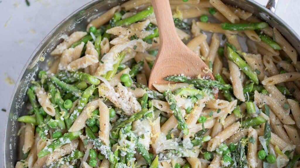 One-Pot-Whole-Wheat-Pasta-with-Asparagus-overhead.