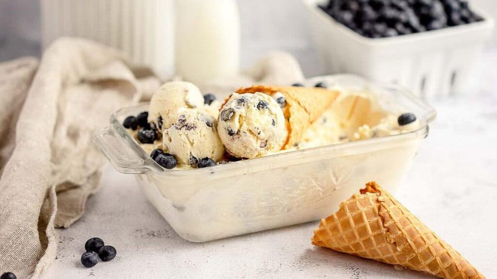 blueberry_cheesecake_ice_cream_homemade_recipe-1.