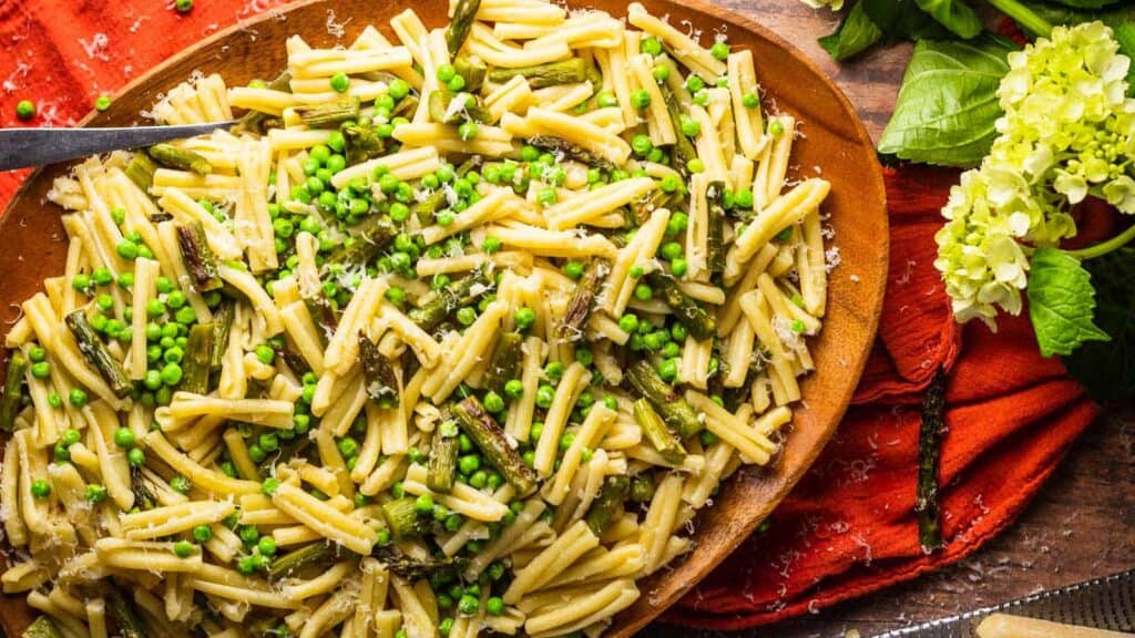 casarecce-pasta-with-asparagus-and-peas.