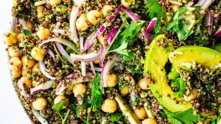 kale-quinoa-salad-chickpea-mixed.