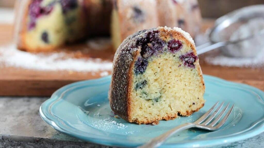 blueberry-sour-cream-Bundt-cake.