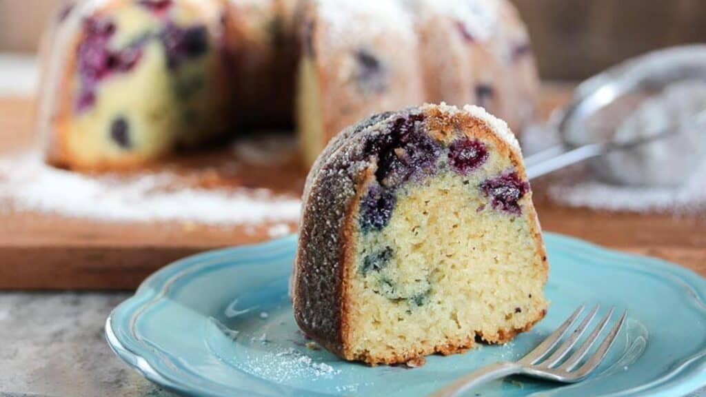 blueberry-sour-cream-Bundt-cake.