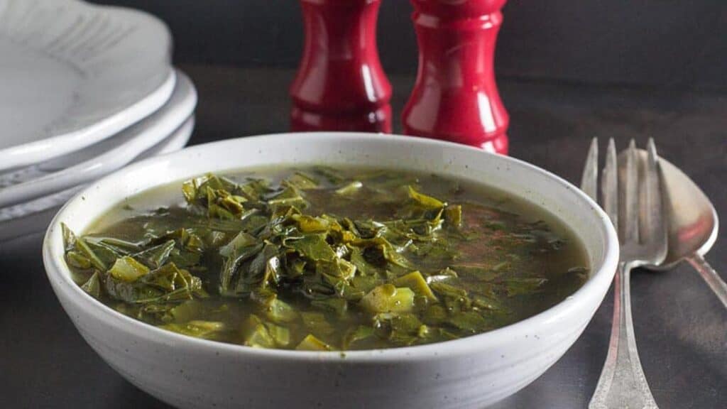 simmered-collard-greens-in-speckled-bowl.