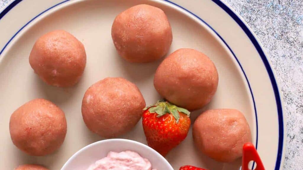 strawberry-protein-bliss-balls-flatlay.