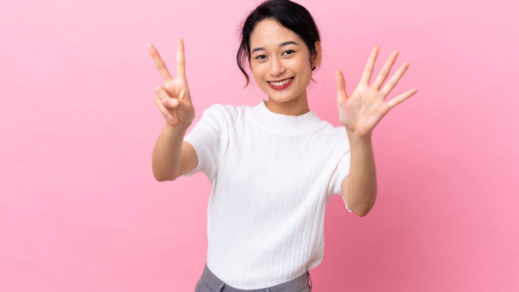 woman holding 7 fingers up.