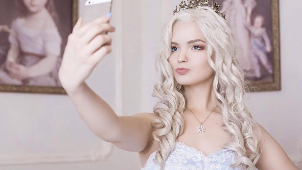 6 Hair Colors Men Find Attractive and 6 They Tend to Avoid