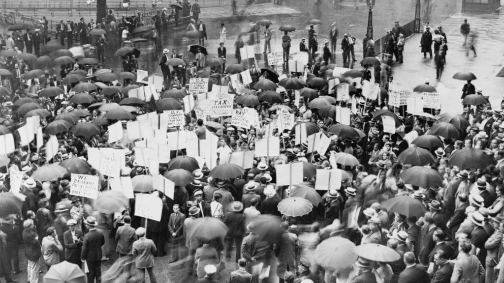 Run on the banks. Great Depression. 