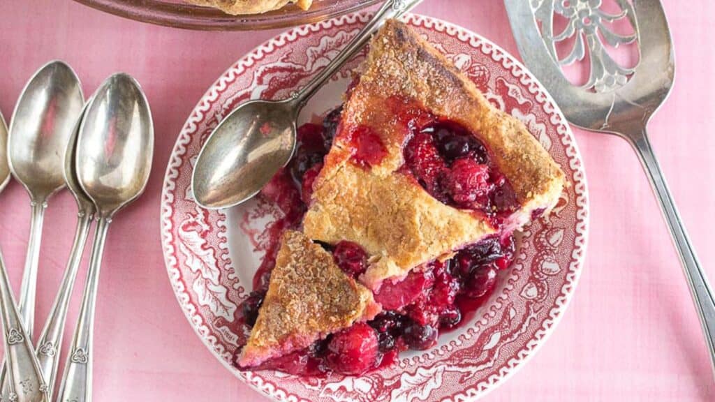 berries-pie-overhead.