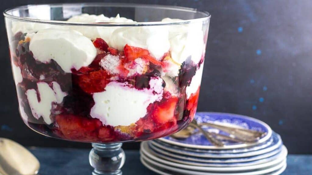 Red-White-Blue-Trifle-in-clear-glass-trifle-bowl-blue-background-with-blue-plates.