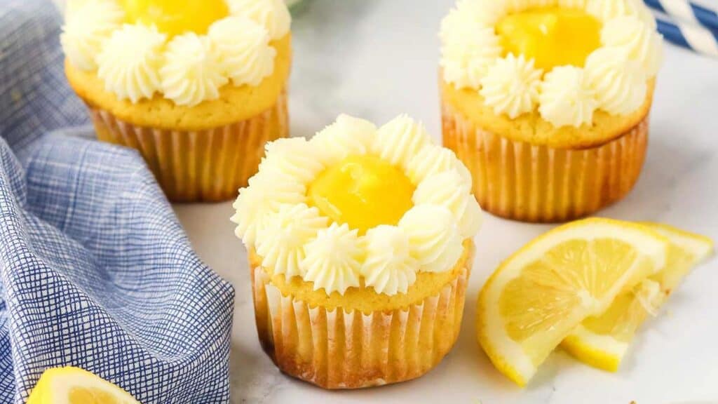 lemon_stuffed_cupcakes_035.