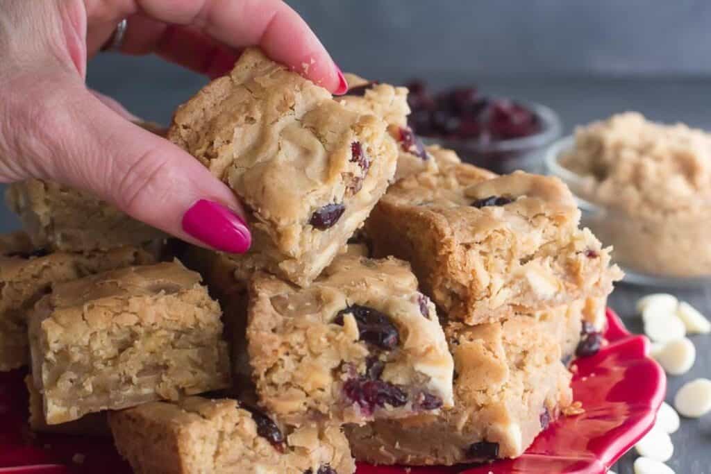 Cranberry-white-chocolate-blondies-on-red-plate-3.
