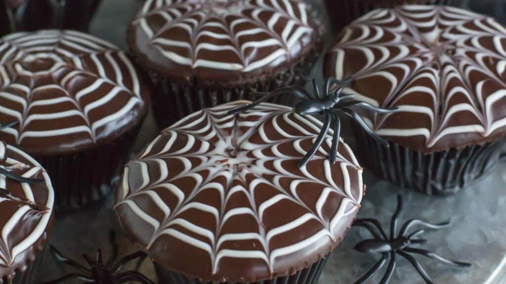 spider-web-cupcakes-closeup.