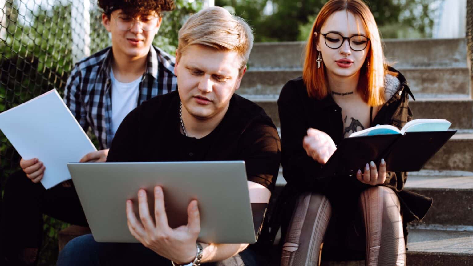 Gen Z Can’t Type. Is That A Bad Thing? - The Queen Zone