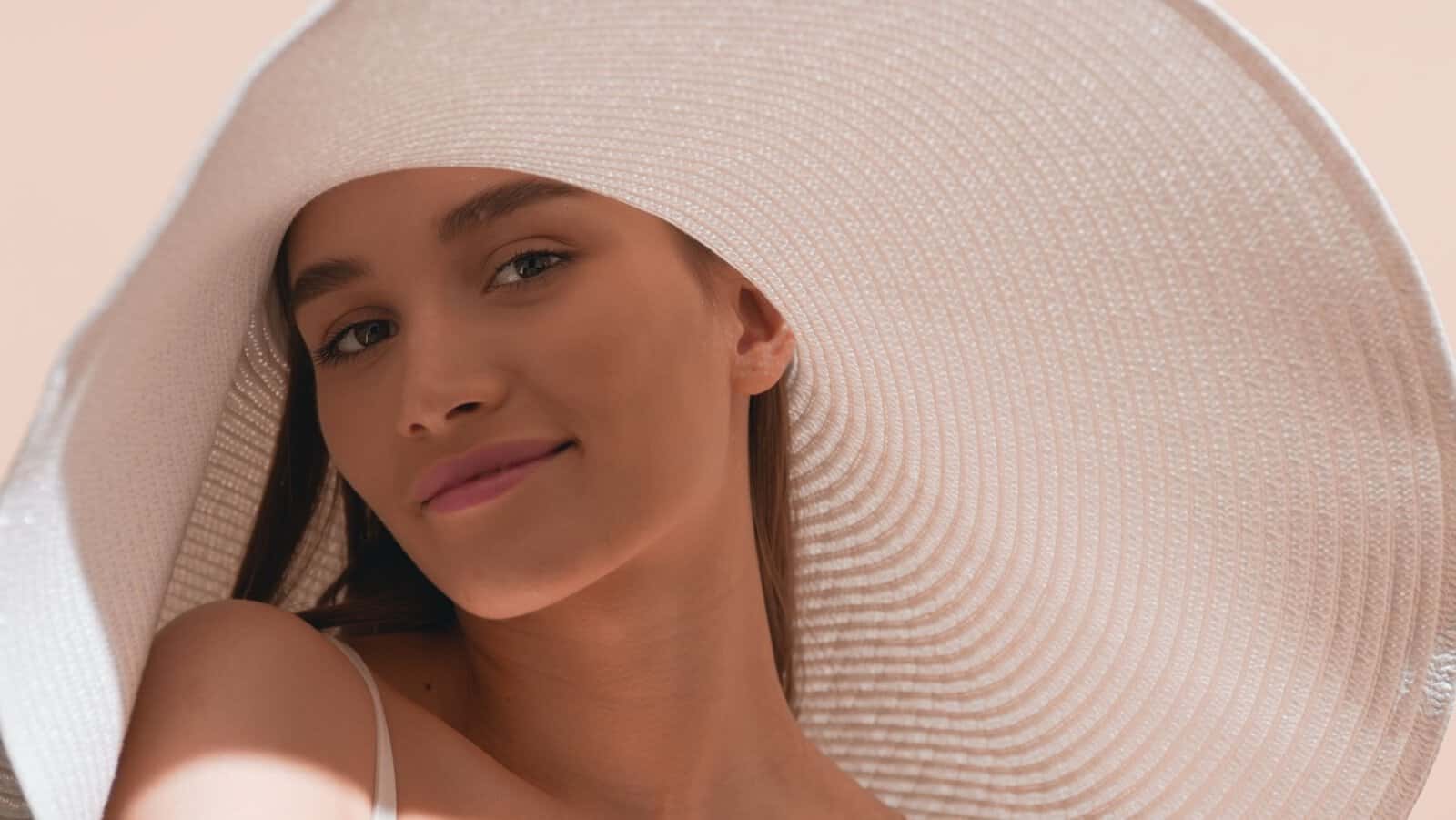 woman in hat.