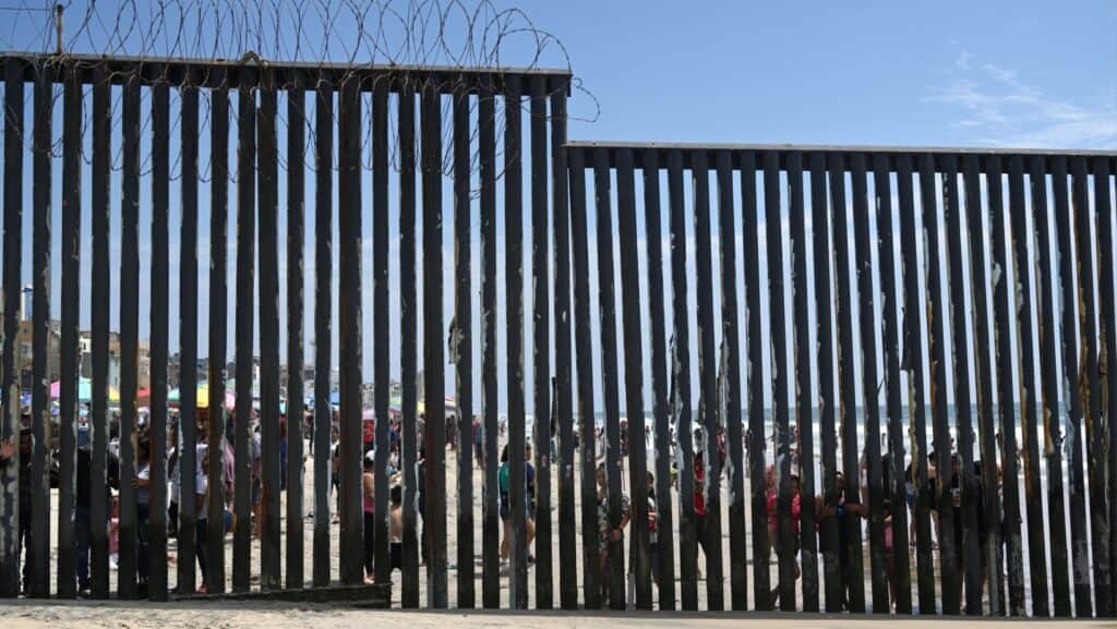 border wall. immigrants.