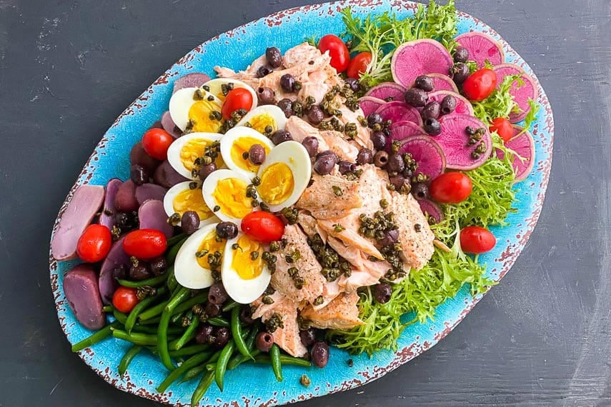 Low-FODMAP-Salmon-Salade-Nicoise-on-oval-turquoise-platter.