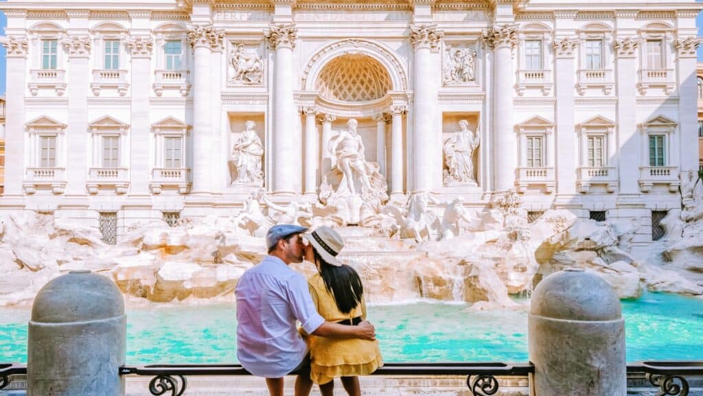 Trevi fountain couple Italy. Travel.
