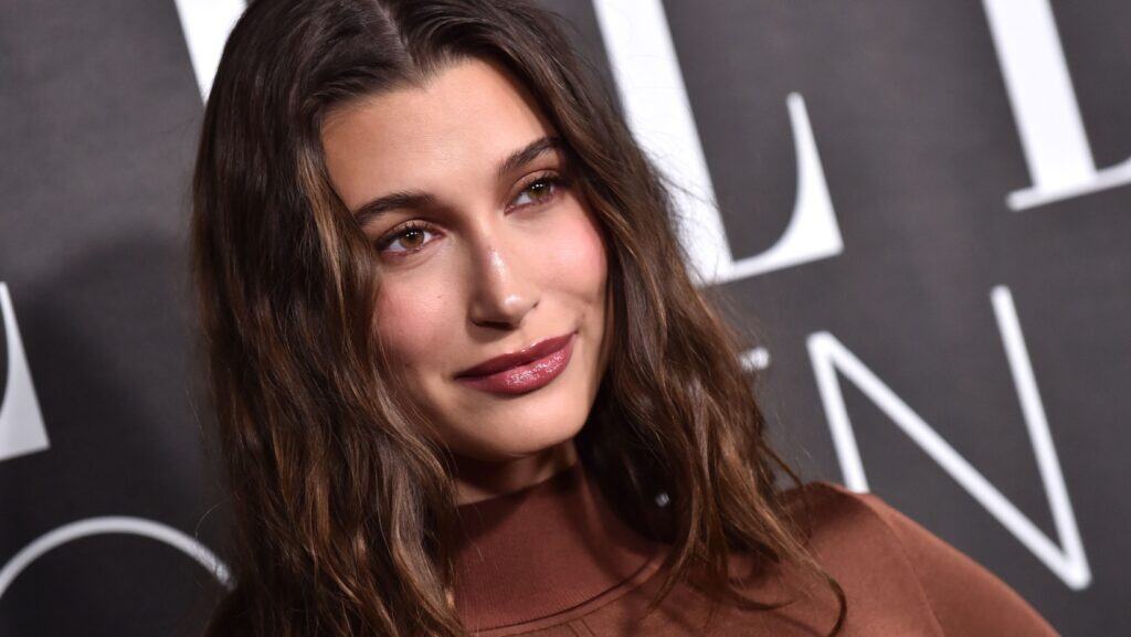 Hailey Bieber.