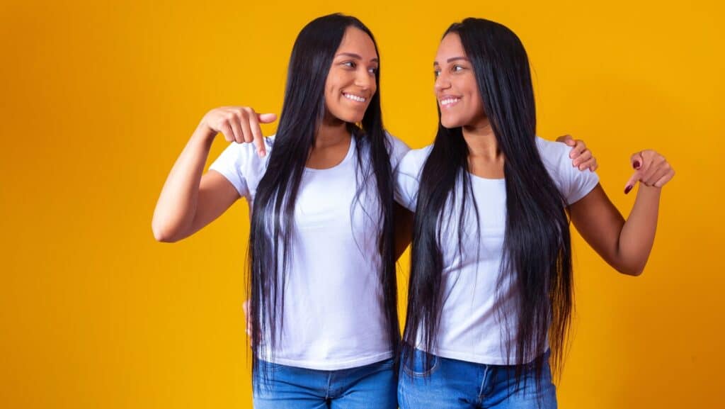 twin women.