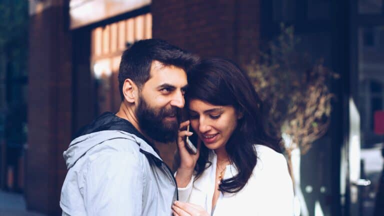 10 secrets women use to keep long-distance love alive