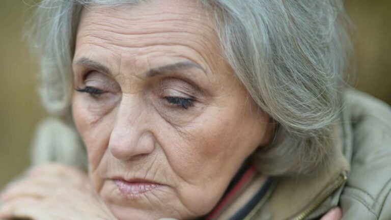 10 behaviors that can lead to loneliness and isolation in women as they age