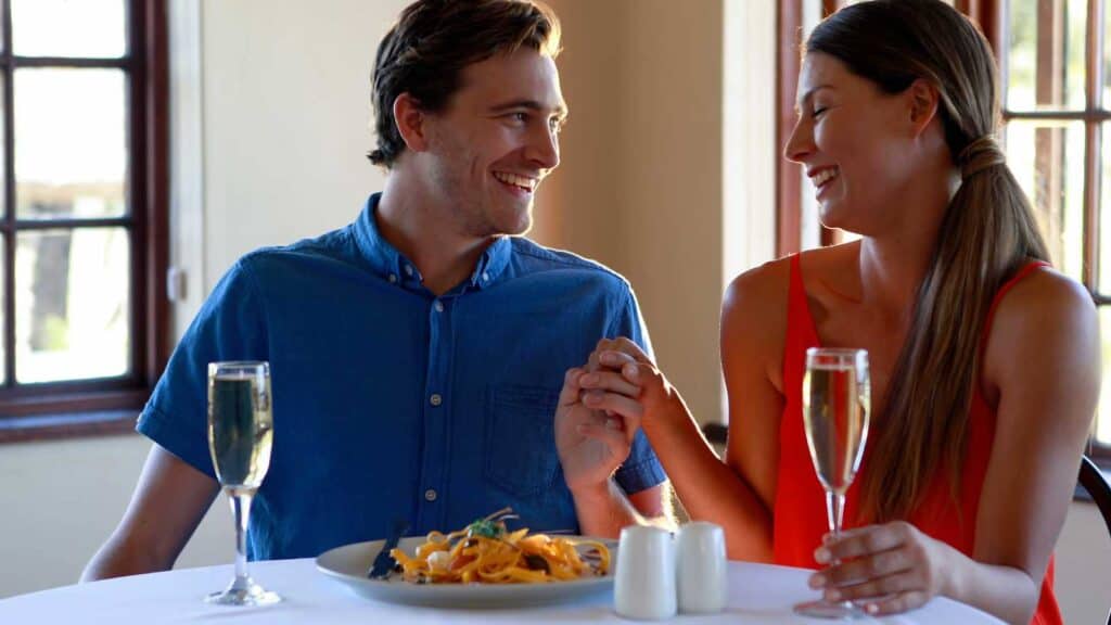 15 things women wish men would do on a date