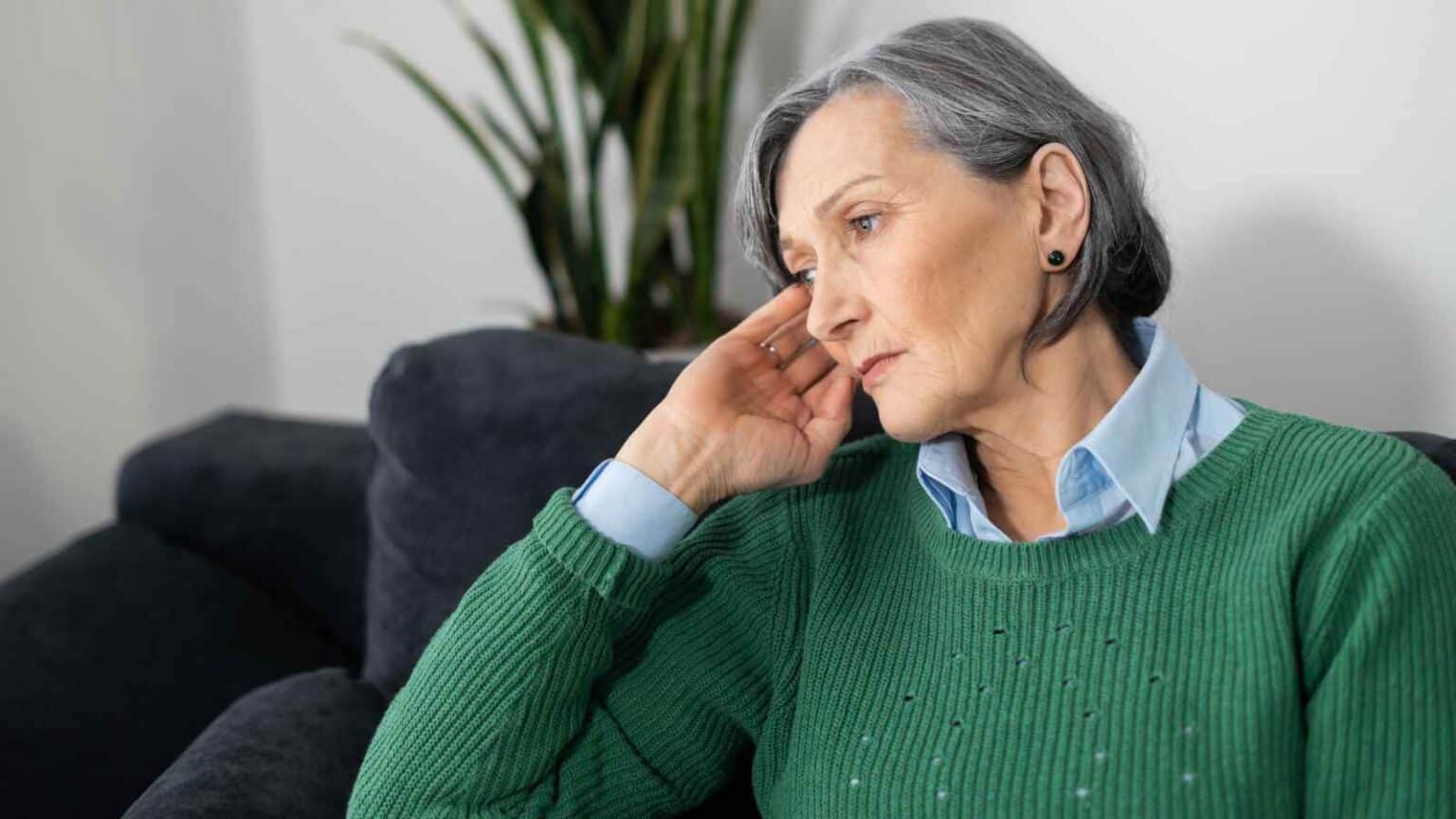 10 behaviors that can lead to loneliness and isolation in women as they ...