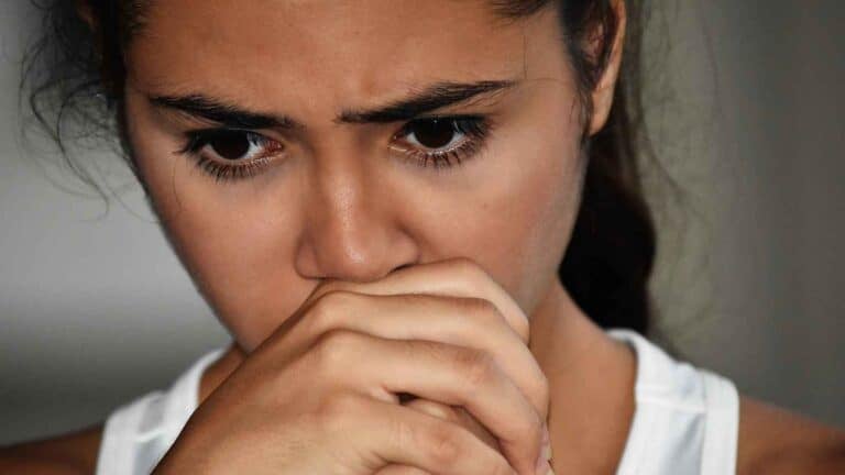 12 Common Behaviors of Women Struggling with Self-Acceptance