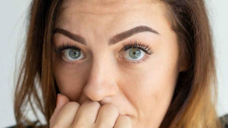 10 Things Women Secretly Do When No One’s Watching