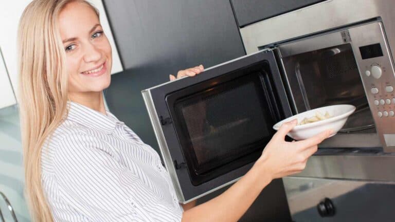 8 Foods That Turn Toxic When Microwaved