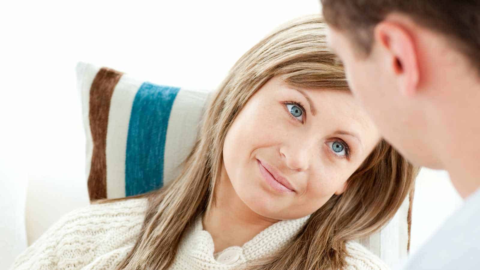 Nonverbal Cues Women Use That Most Men Miss