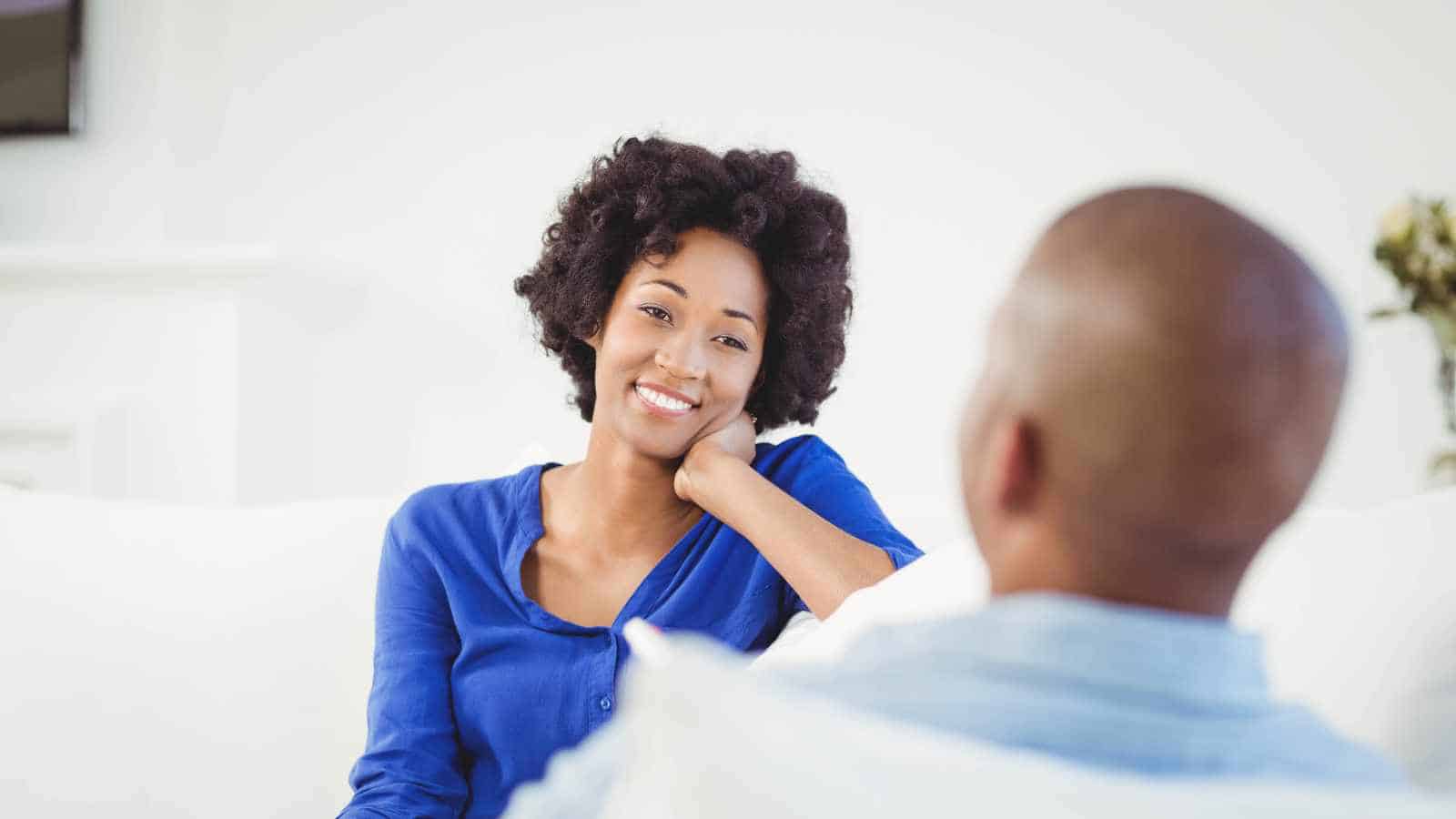 Nonverbal Cues Women Use That Most Men Miss