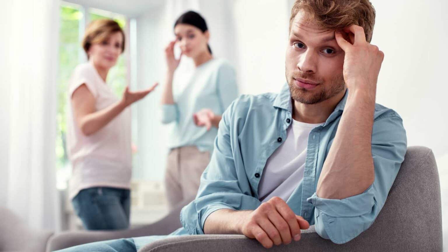 12 Habits That Could Indicate Someone Lacks Close Friends - The Queen Zone