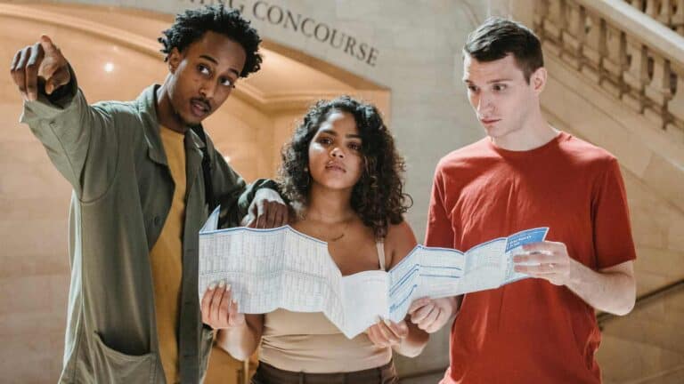 American Neighborhood Residents Warn Tourists to Avoid