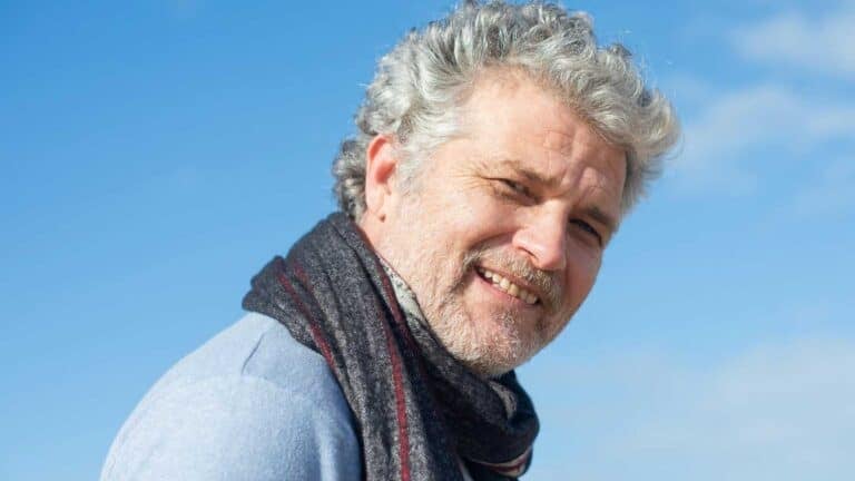 14 Subtle Habits That Reveal Someone Is Secretly Rich